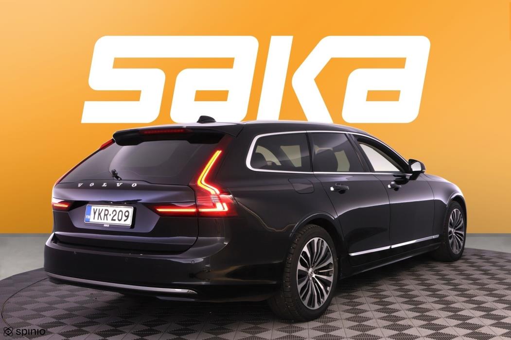 VOLVO V90 2021