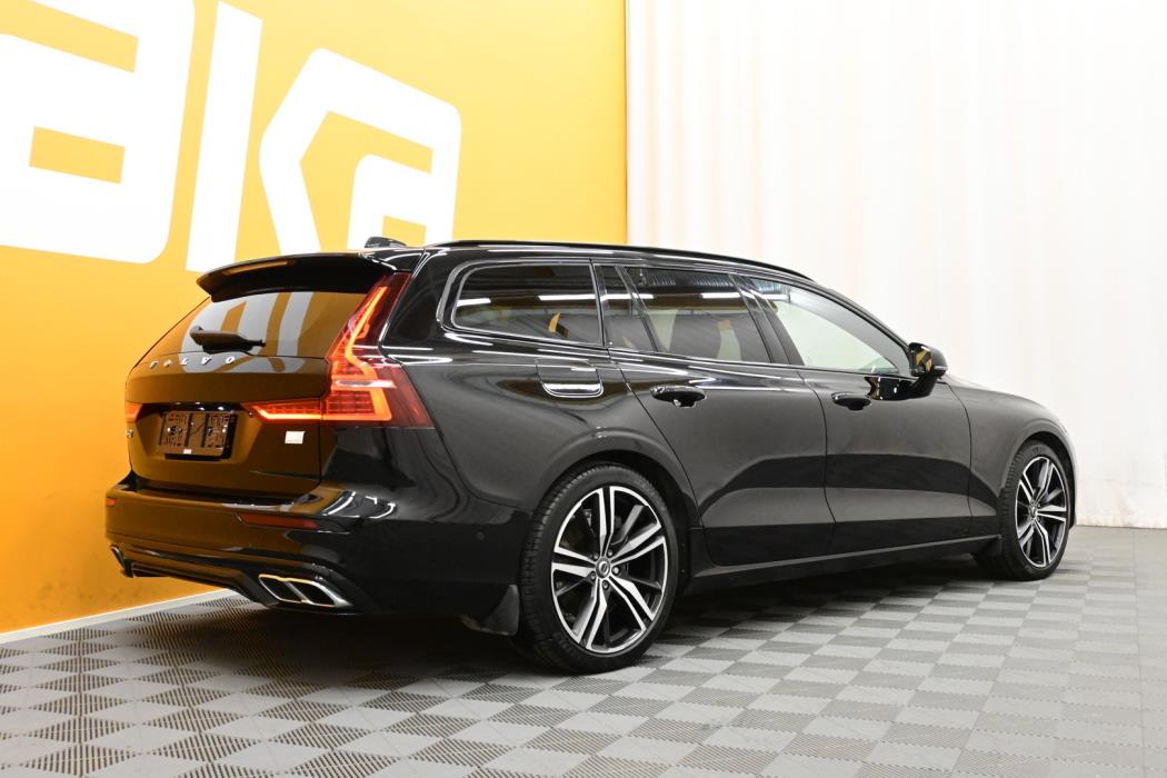 VOLVO V60 2021