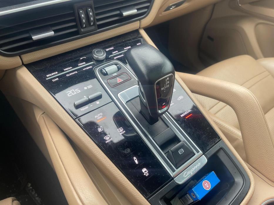 PORSCHE Cayenne 2021