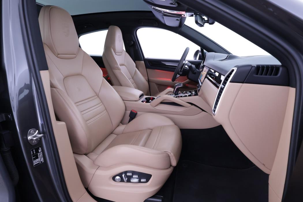 PORSCHE Cayenne 2021