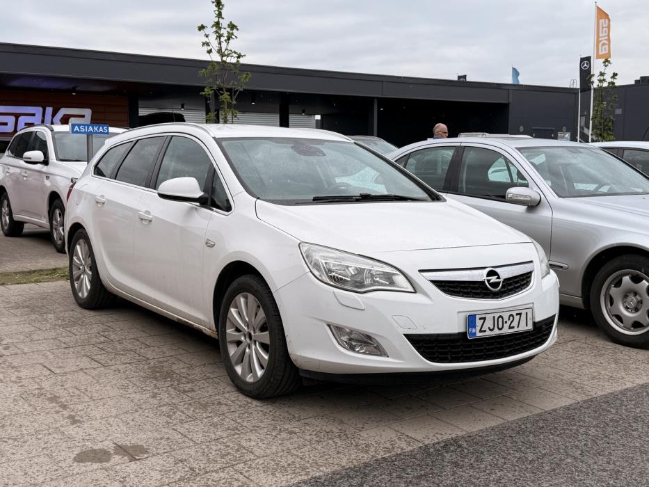 OPEL Astra 2012