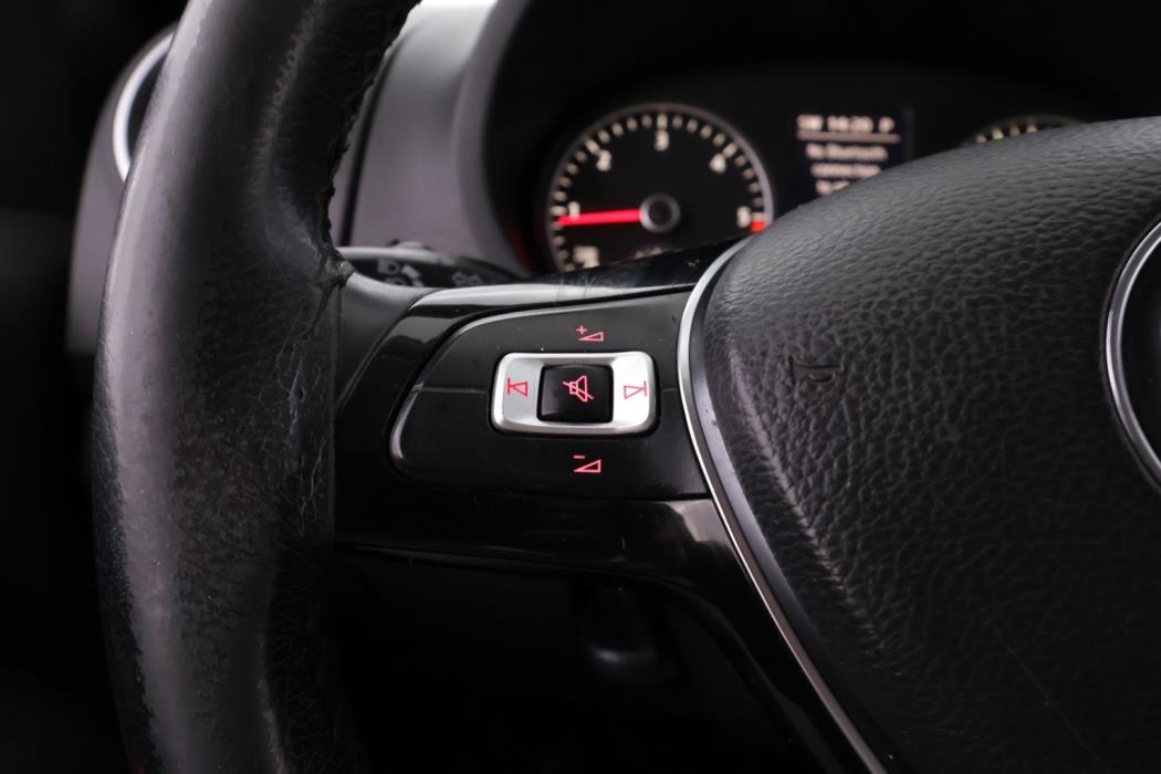 VOLKSWAGEN Amarok 2016
