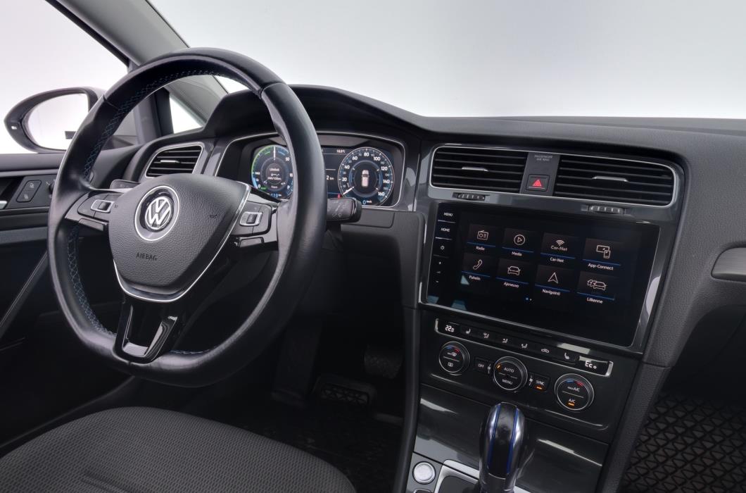 VOLKSWAGEN Golf 2018