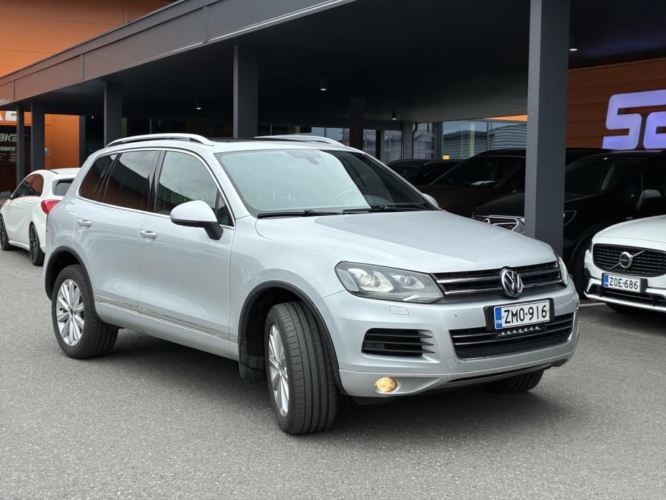 VOLKSWAGEN Touareg 2012