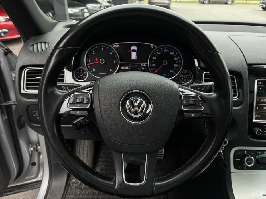 VOLKSWAGEN Touareg 2012