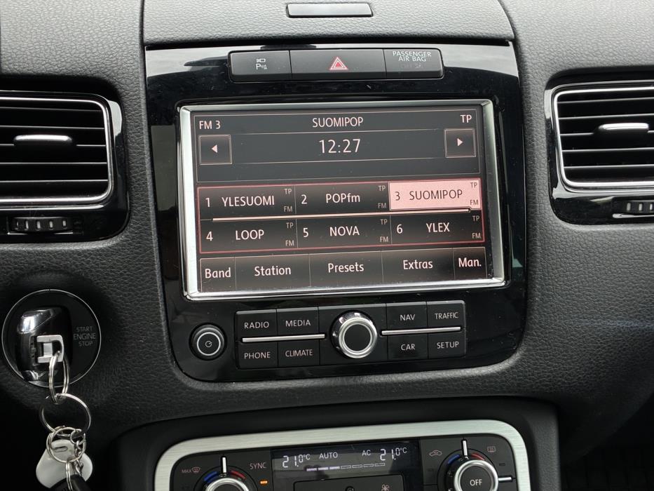 VOLKSWAGEN Touareg 2012