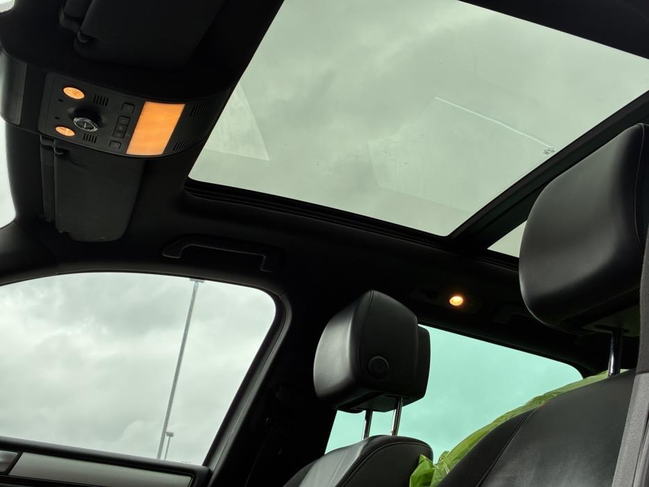 VOLKSWAGEN Touareg 2012