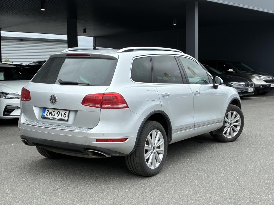 VOLKSWAGEN Touareg 2012