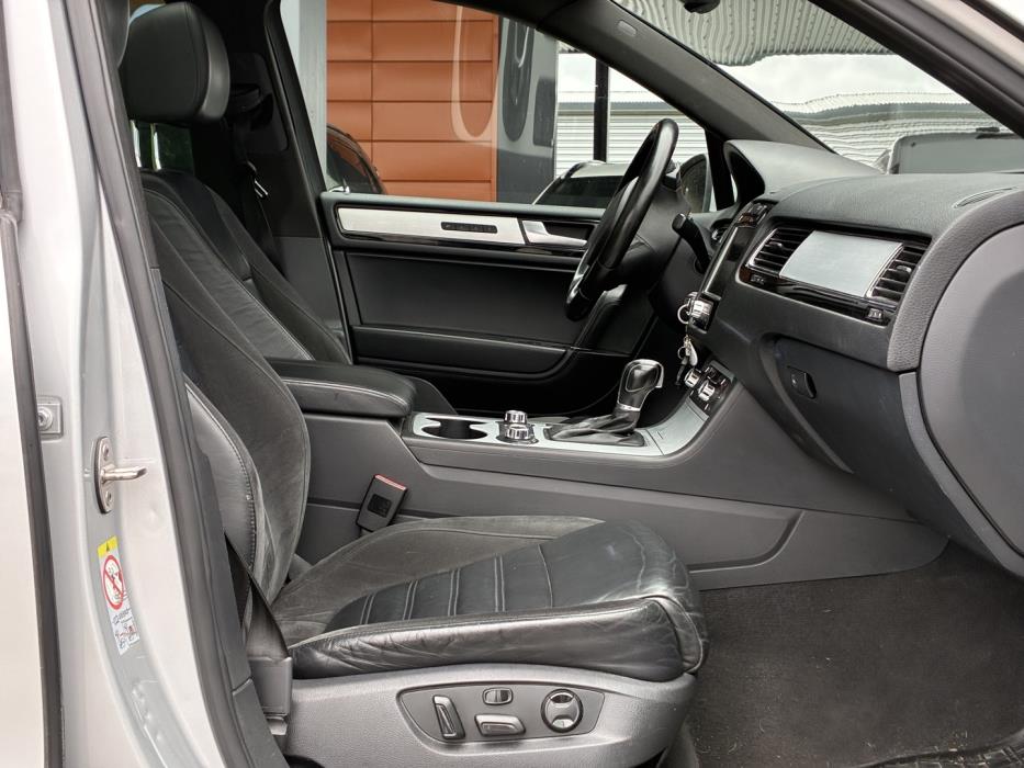 VOLKSWAGEN Touareg 2012