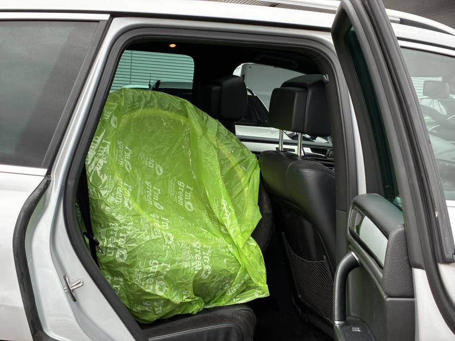 VOLKSWAGEN Touareg 2012