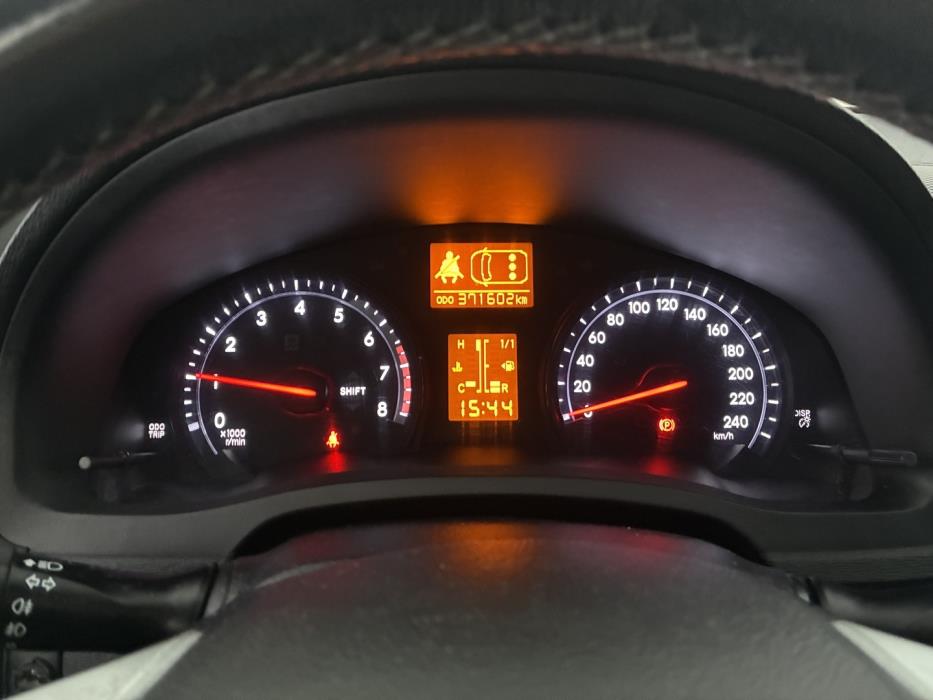 TOYOTA Avensis 2012
