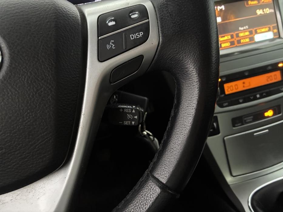 TOYOTA Avensis 2012