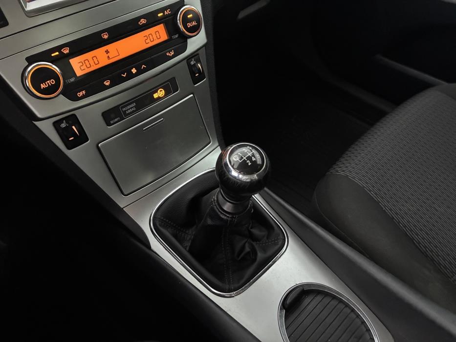 TOYOTA Avensis 2012