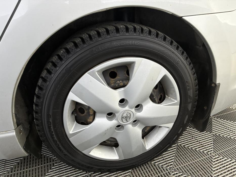 TOYOTA Avensis 2012