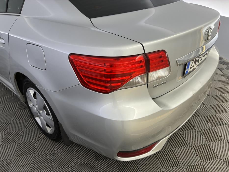 TOYOTA Avensis 2012