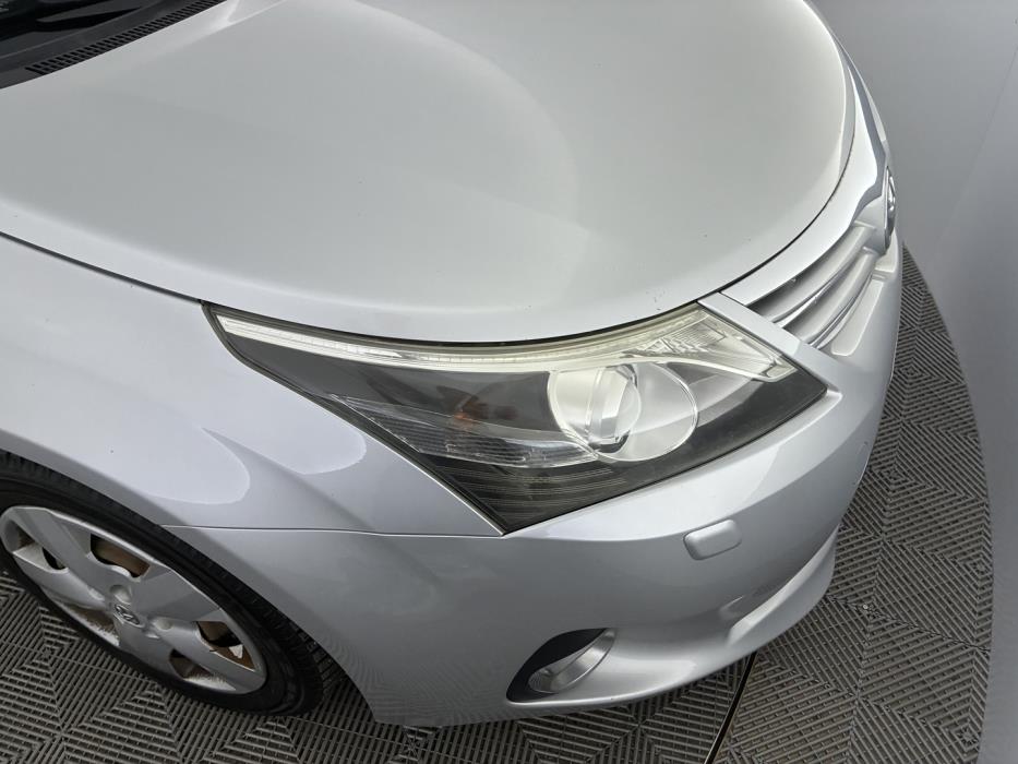TOYOTA Avensis 2012