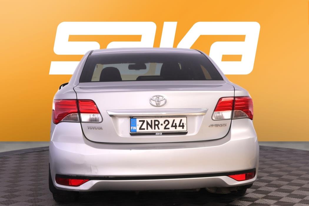 TOYOTA Avensis 2012