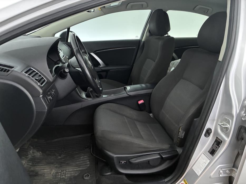 TOYOTA Avensis 2012