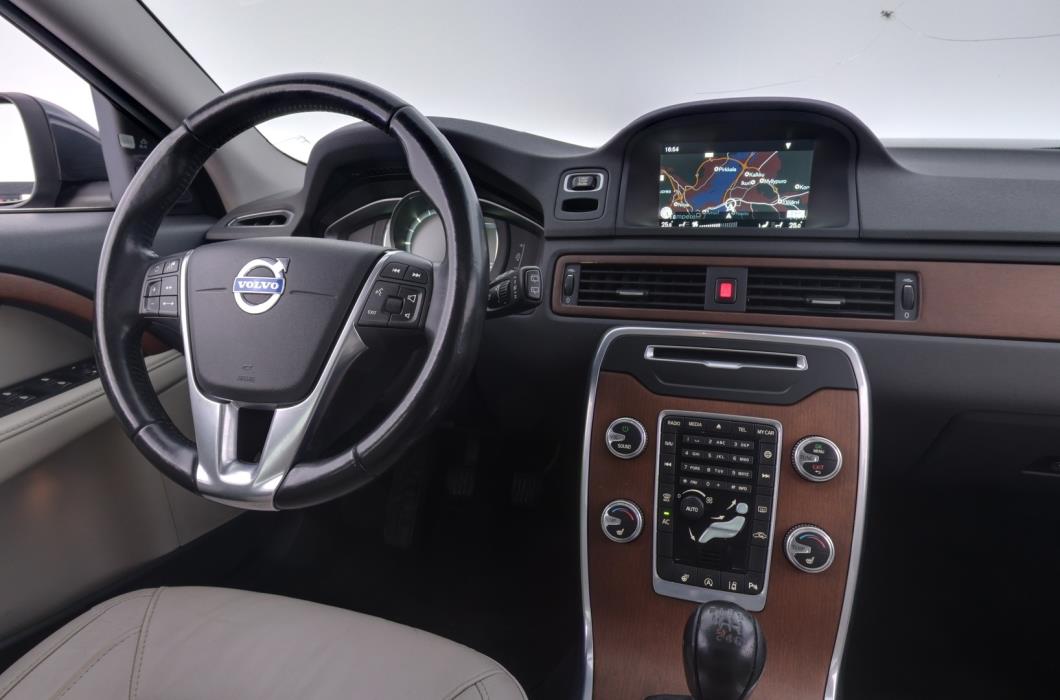 VOLVO V70 2015