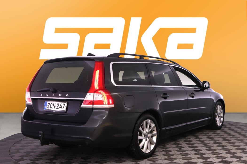 VOLVO V70 2015