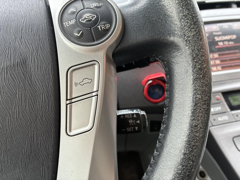 TOYOTA PRIUS PLUG-IN HYBRID 2012