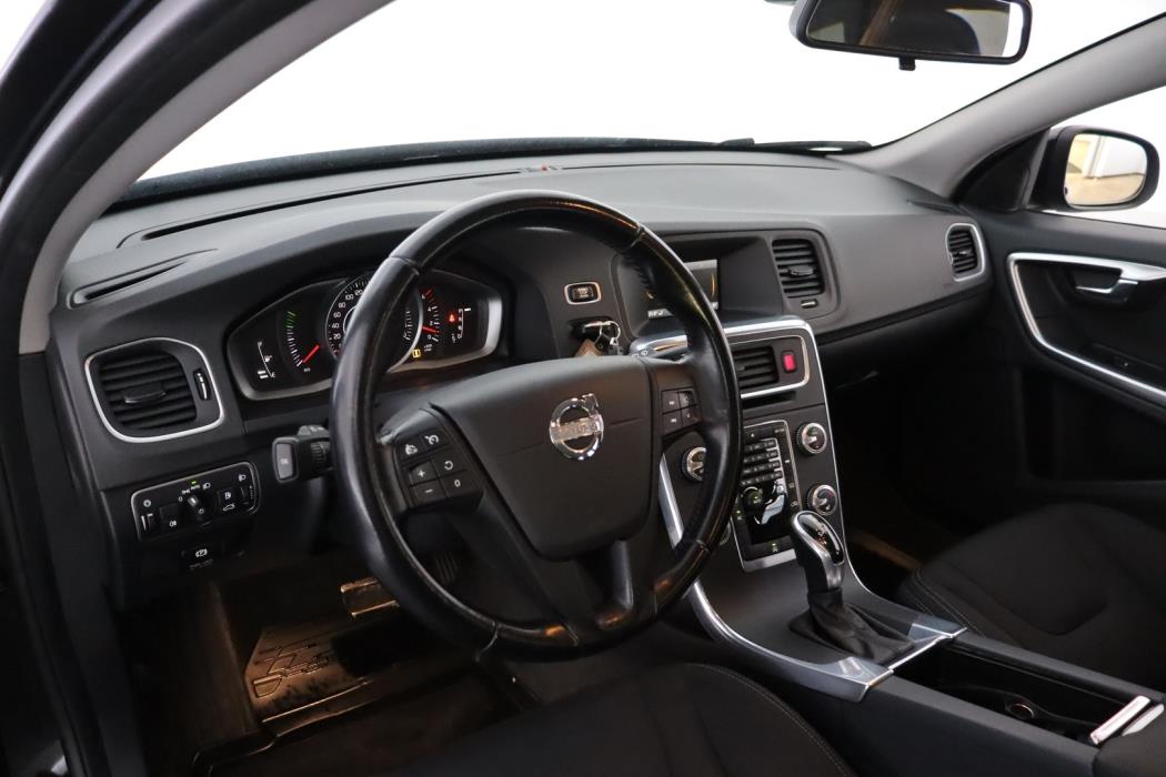 VOLVO V60 2015