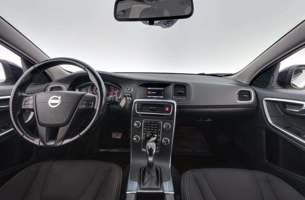 VOLVO V60 2015