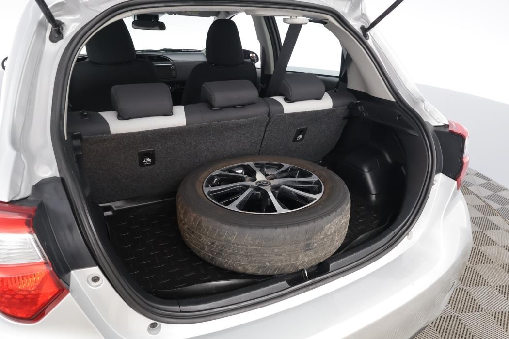 TOYOTA Yaris 2018