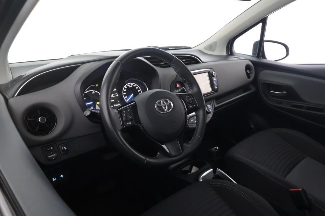TOYOTA Yaris 2018