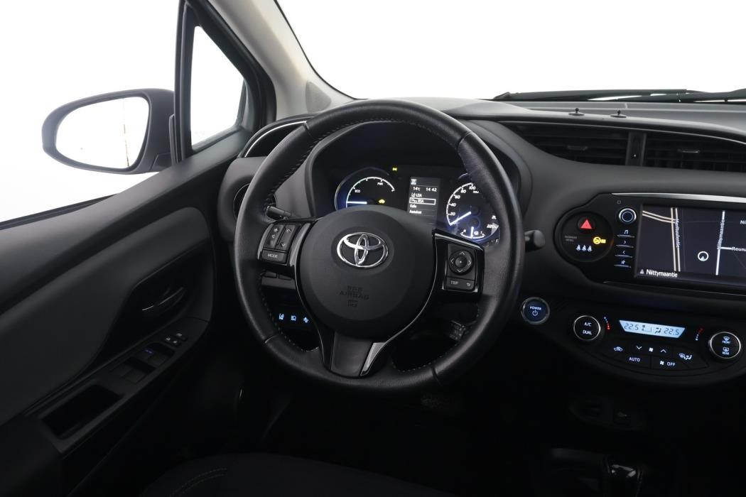 TOYOTA Yaris 2018