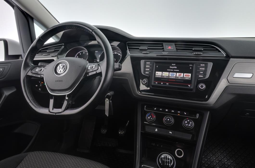 VOLKSWAGEN Touran 2016