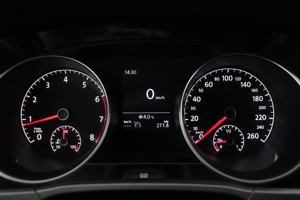 VOLKSWAGEN Touran 2016