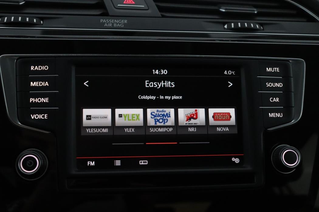 VOLKSWAGEN Touran 2016