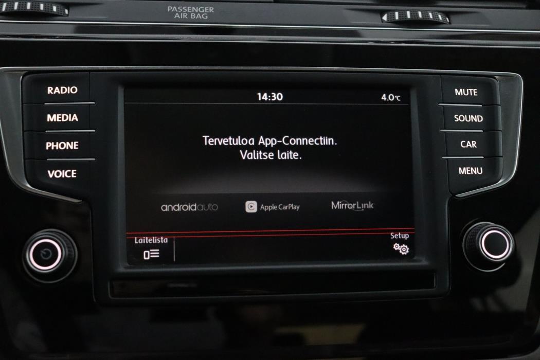 VOLKSWAGEN Touran 2016