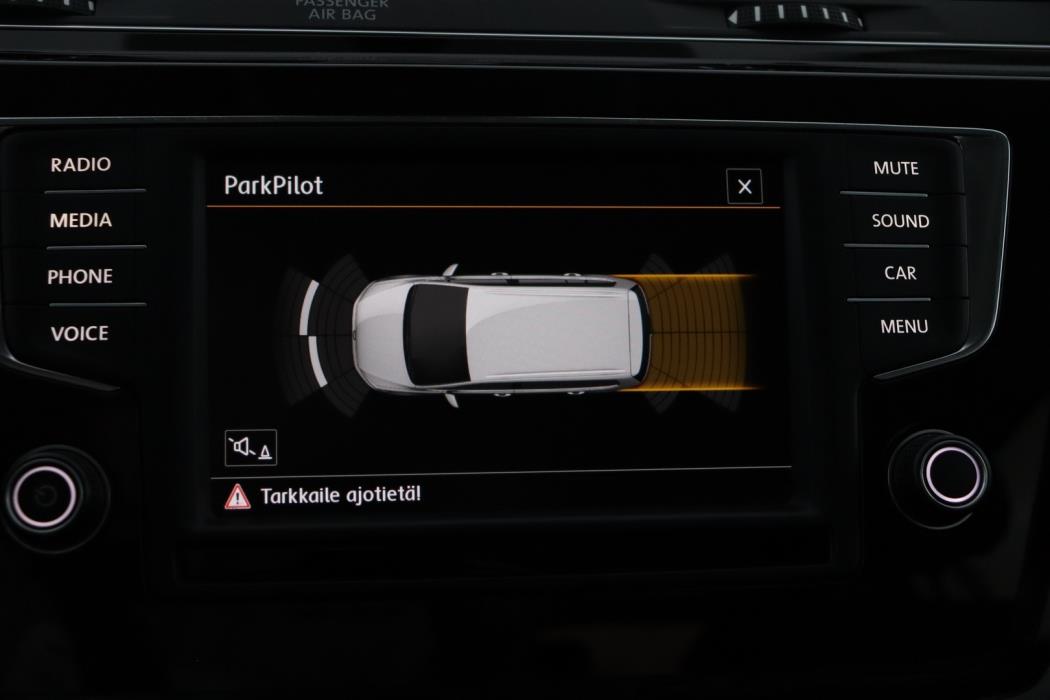 VOLKSWAGEN Touran 2016