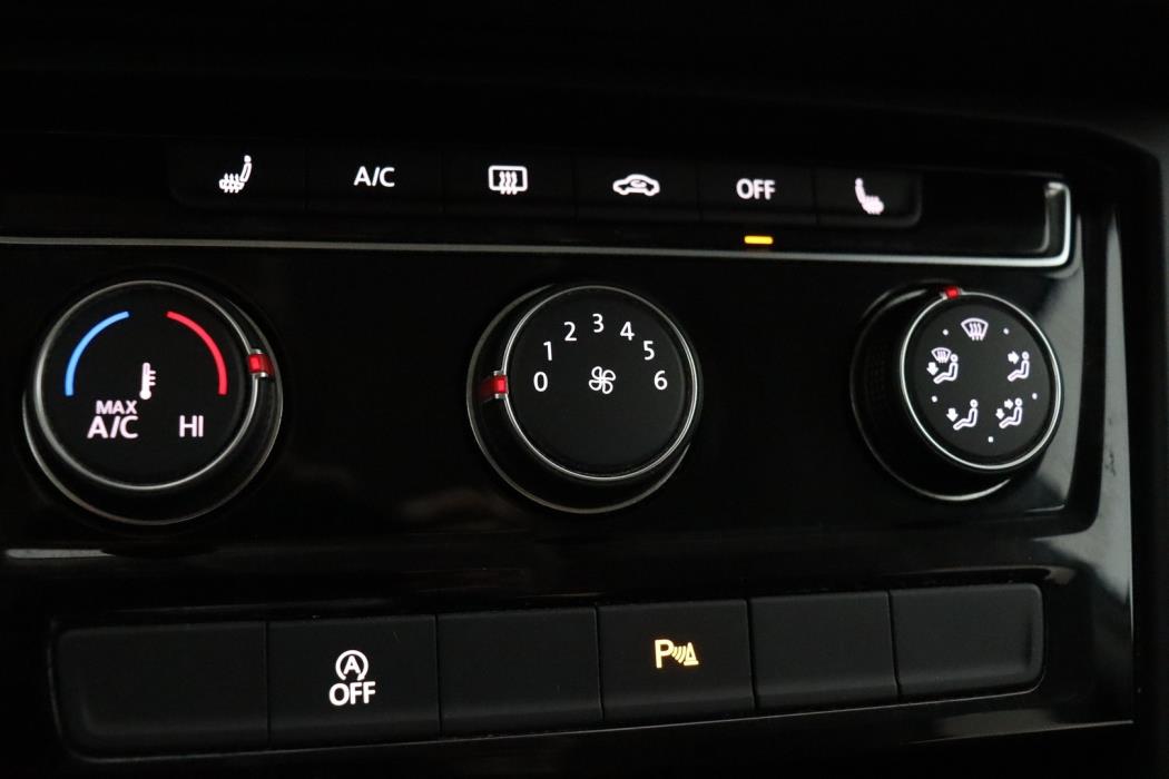 VOLKSWAGEN Touran 2016