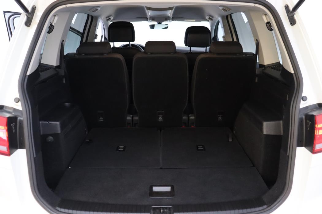 VOLKSWAGEN Touran 2016