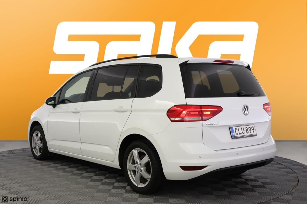 VOLKSWAGEN Touran 2016