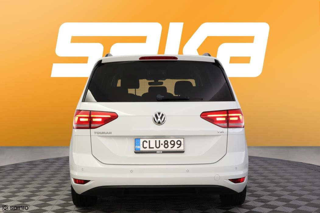 VOLKSWAGEN Touran 2016