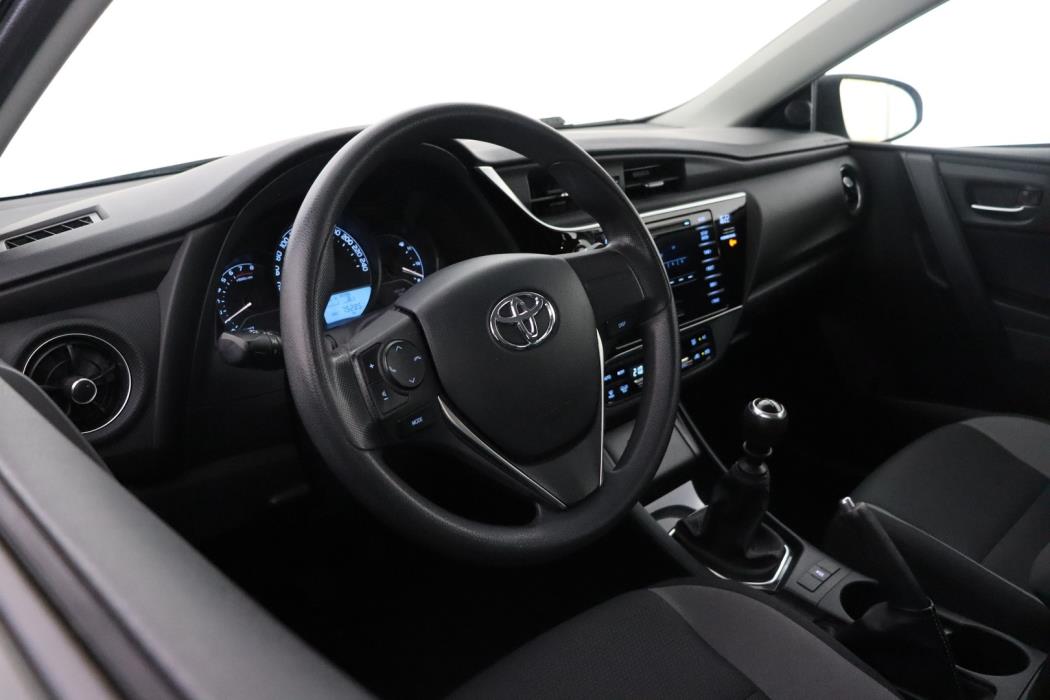 TOYOTA Auris 2016