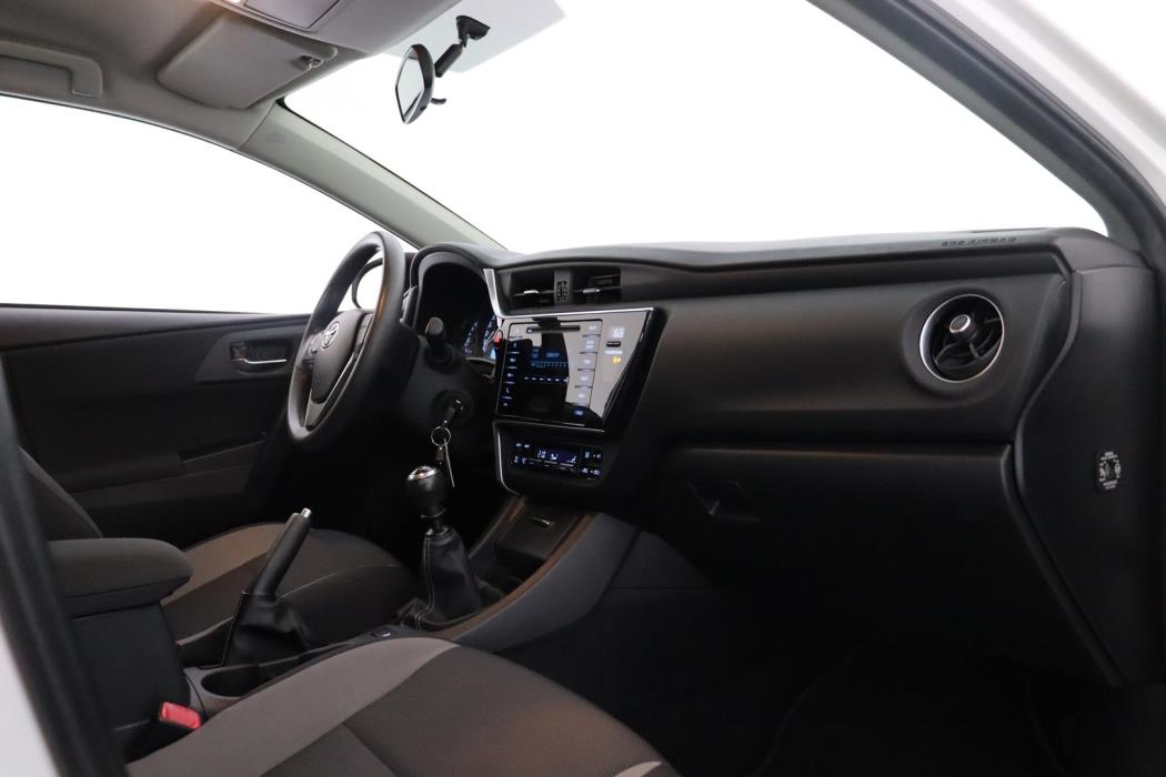 TOYOTA Auris 2016