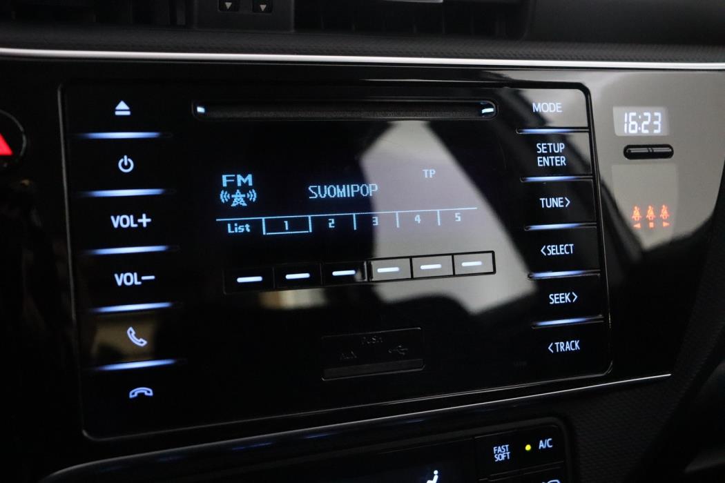 TOYOTA Auris 2016