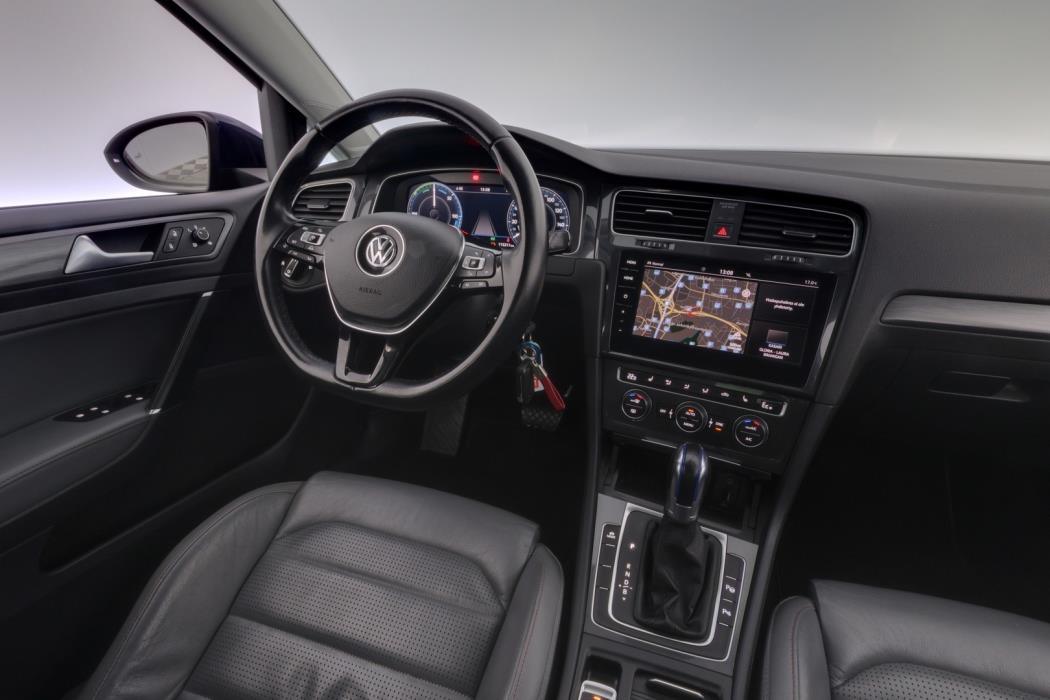 VOLKSWAGEN Golf 2018
