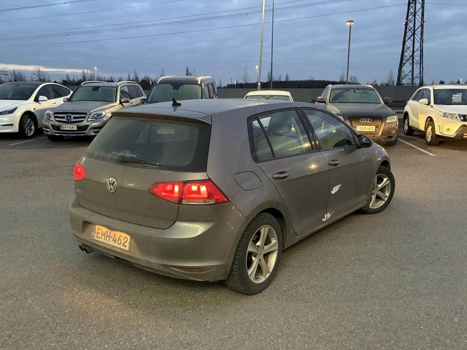 VOLKSWAGEN Golf 2013