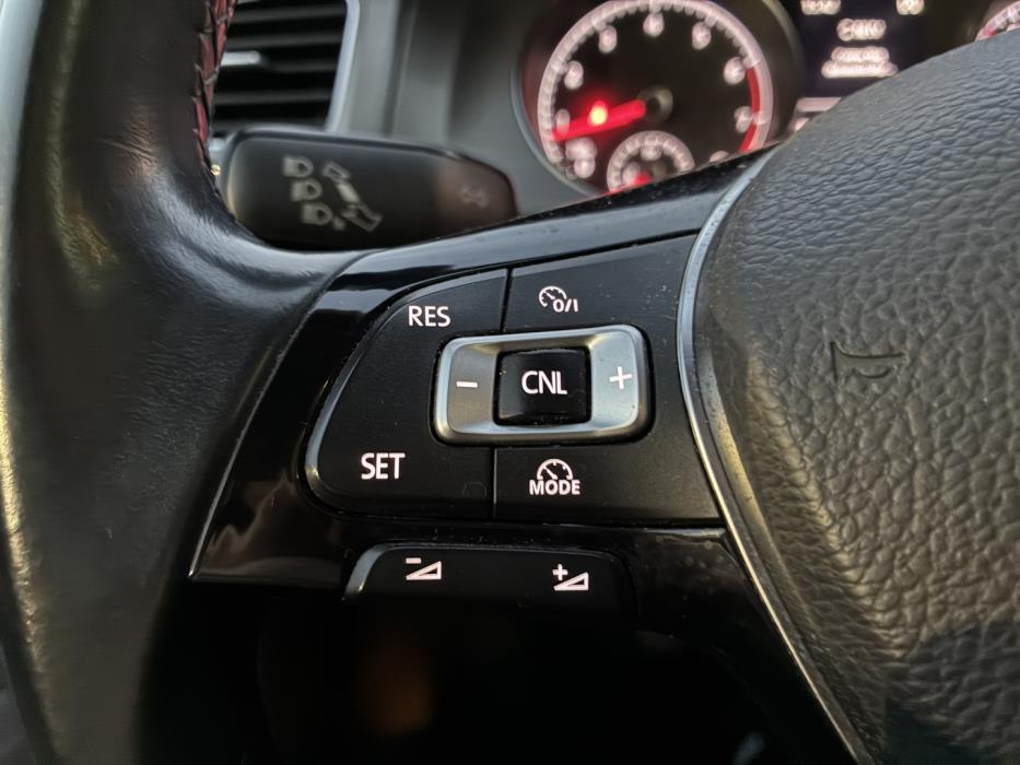 VOLKSWAGEN Golf 2013