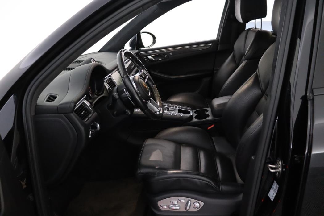 PORSCHE Macan 2016