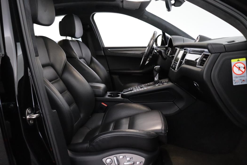 PORSCHE Macan 2016
