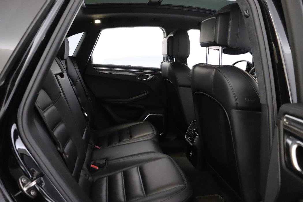 PORSCHE Macan 2016