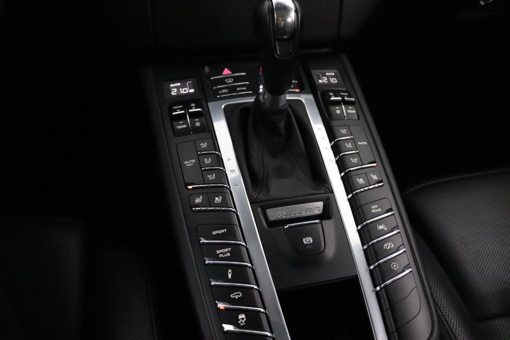 PORSCHE Macan 2016