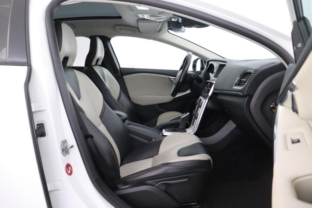 VOLVO V40 Cross Country 2014